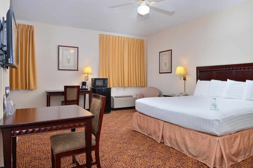 Suite, 1 King Bed (Jacuzzi) - Photo 1