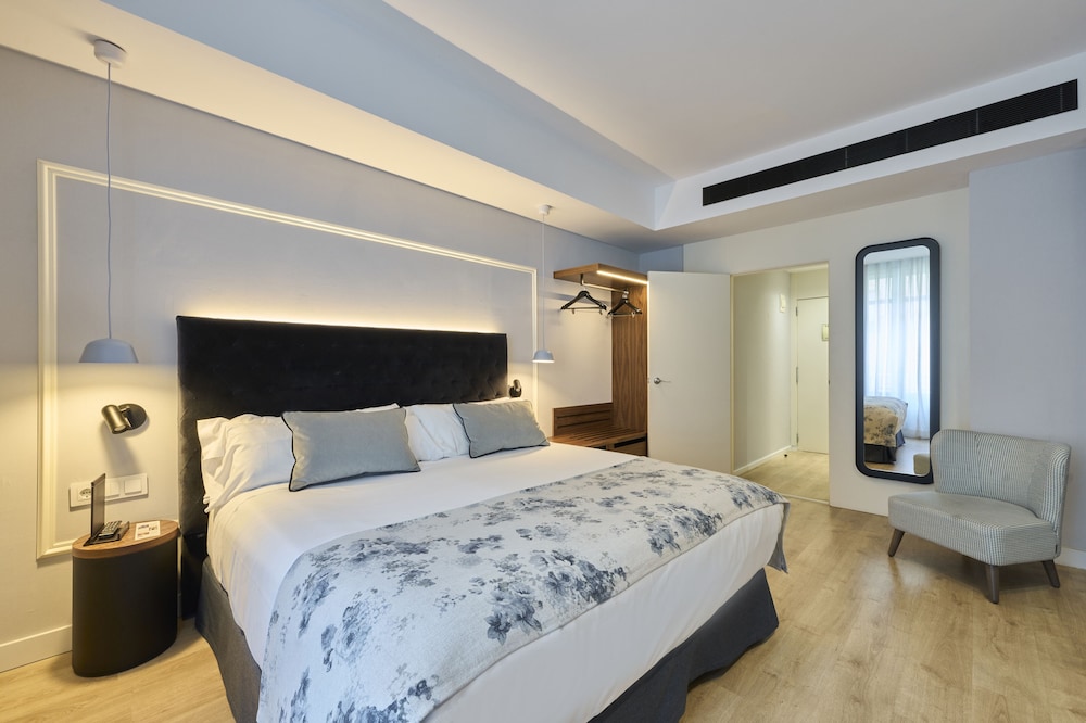 Premium Double Room - Photo 2