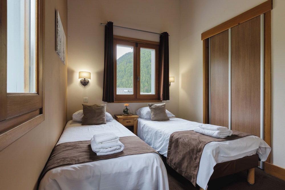 Family Apartment, Multiple Bedrooms (Vallorcine Buet 54 ski in / ski out)