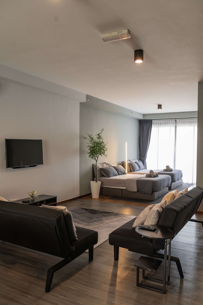 Deluxe Seaview Suite Twin Bed by The Only Bnb photo 3