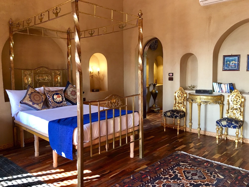 Luxury Room (Lapis)