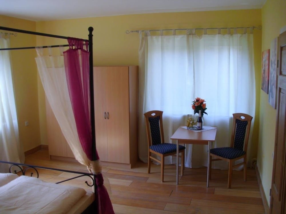 Basic Quadruple Room, Multiple Beds photo 3