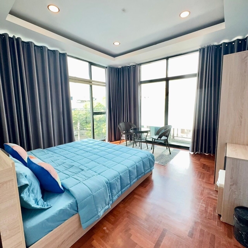 City Room with shared bathroom photo 1