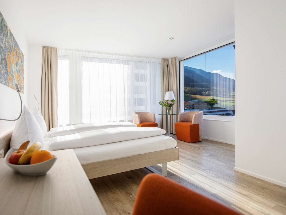 Comfort Room, 2 Twin Beds, Mountain View thumbnail 5