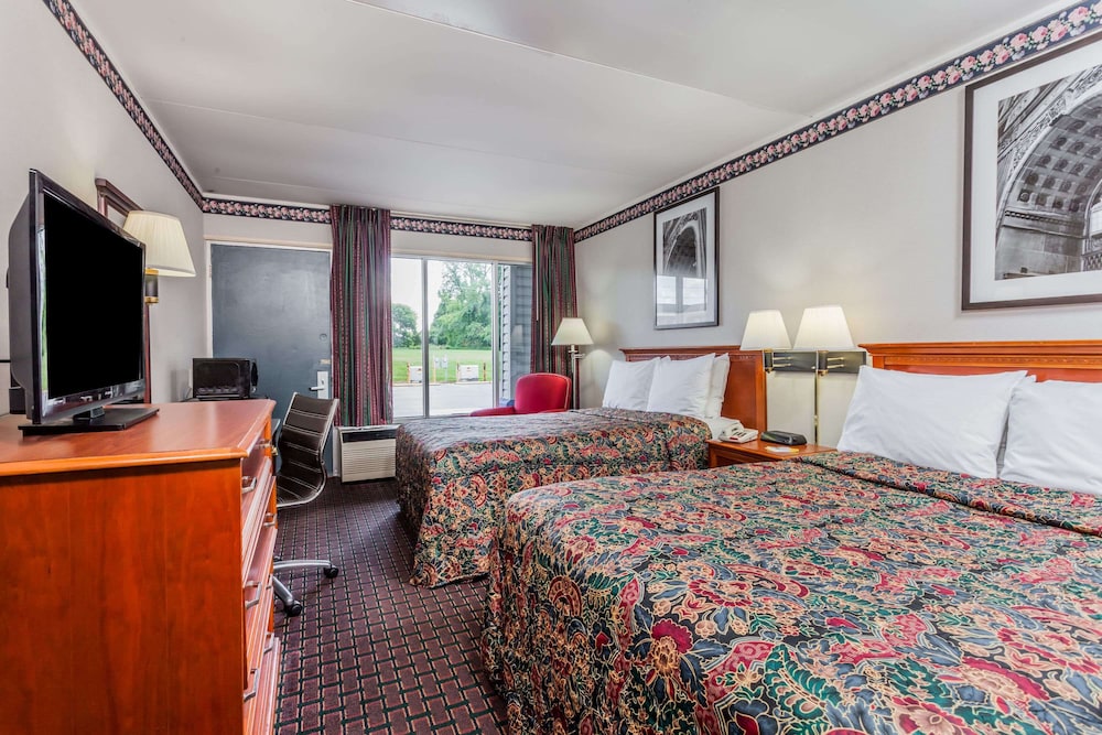 Room, 2 Double Beds, Accessible, Non Smoking - Photo 1
