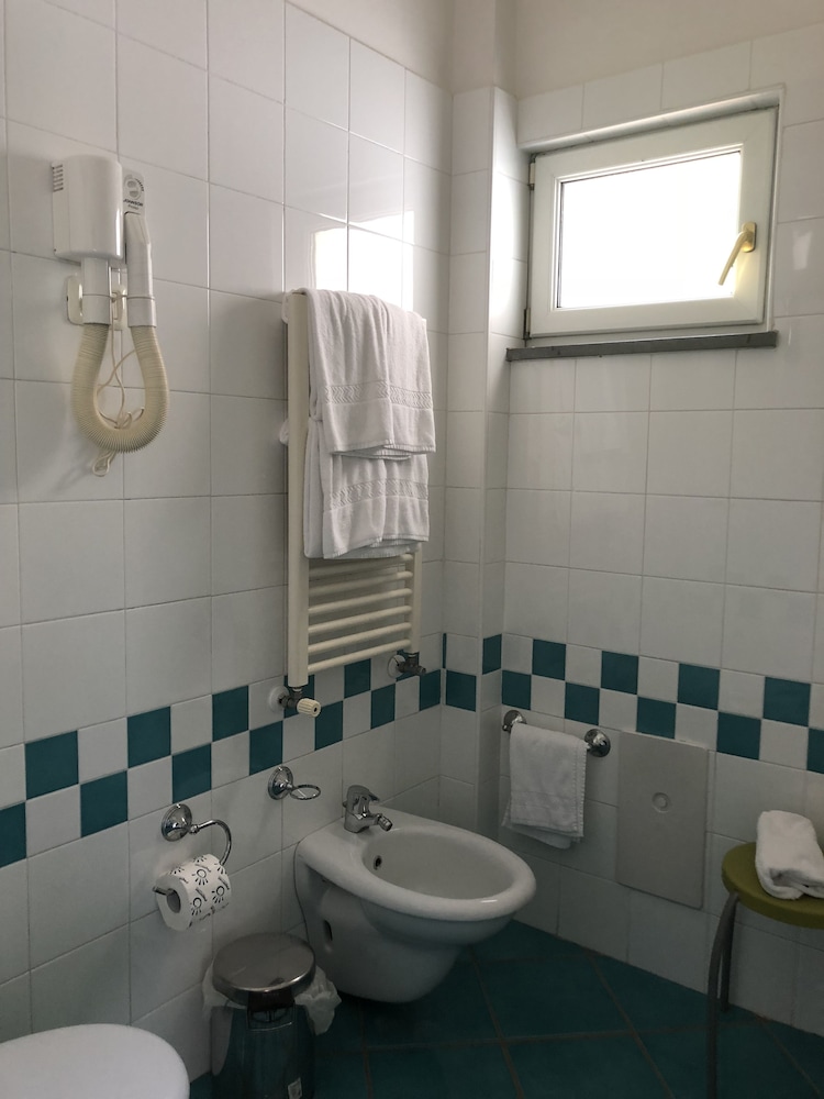 Superior Double or Twin Room - Photo 10
