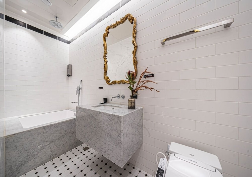 Run Of House(Randomly assigned upon check-in : Standard or Deluxe or Semi Suite) / No Parking - Photo 16