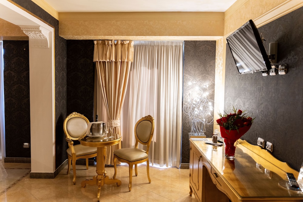 Suite - Photo 2