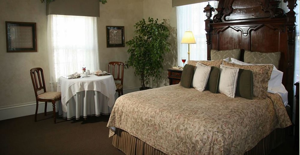 The anniversary suite photo 1