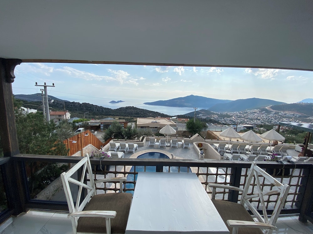 Superior Suite, 1 Bedroom, Balcony, Sea View photo 2