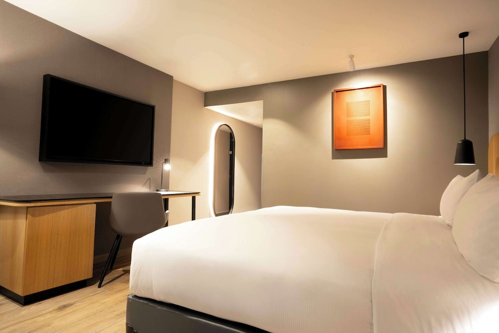Standard Room, 1 King Bed - Photo 1