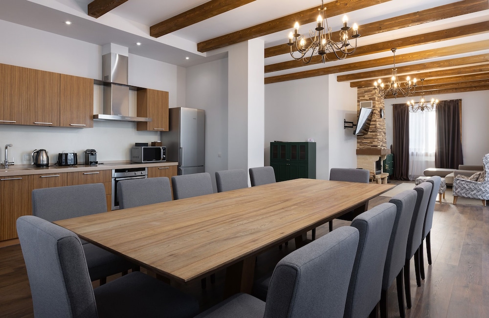Comfort Chalet, 6 Bedrooms (No2) photo 3