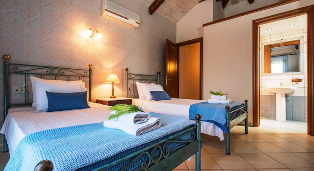 Family House, Pool Access (Special Offer)