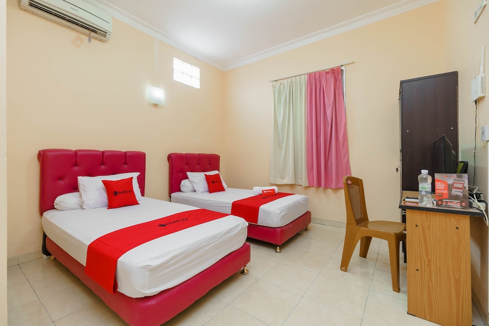 Twin Room (Reddoorz)