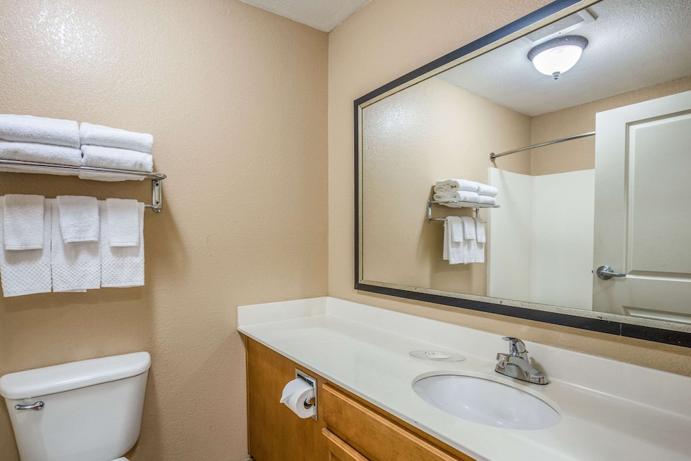 Suite, 1 Queen Bed with Sofa bed, Accessible, Non Smoking (Efficiency) photo 2