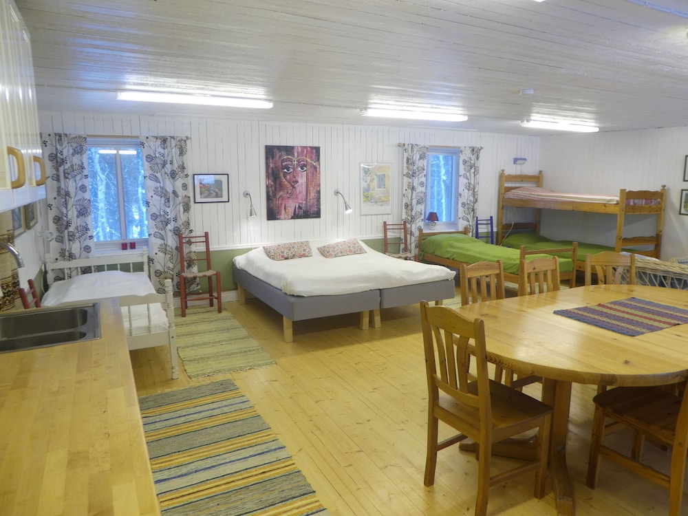 Room (6 beds) photo 1