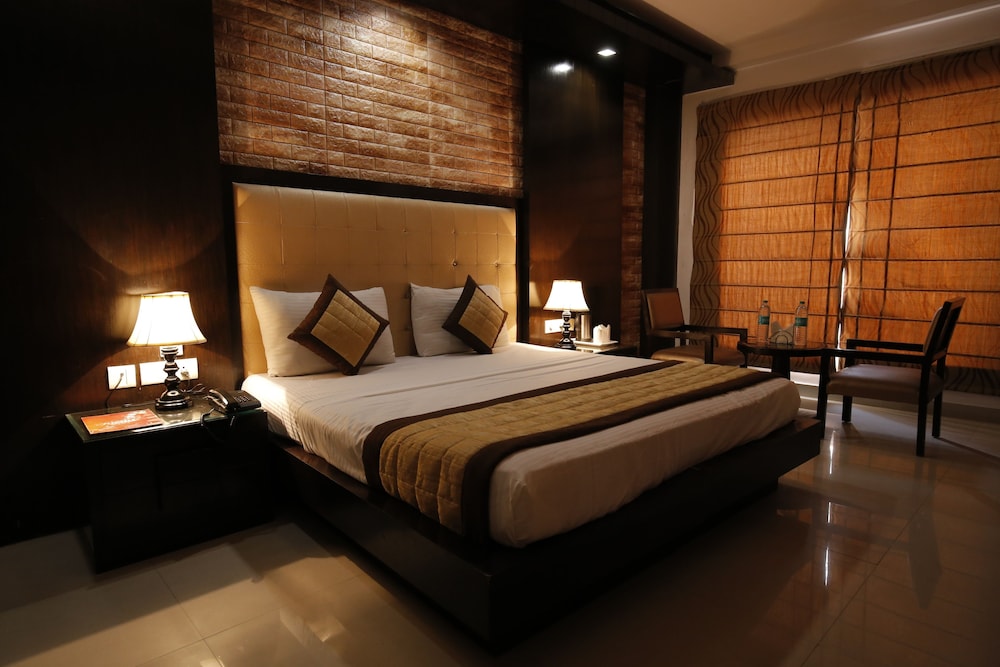 Deluxe Room, 1 King Bed - Photo 11