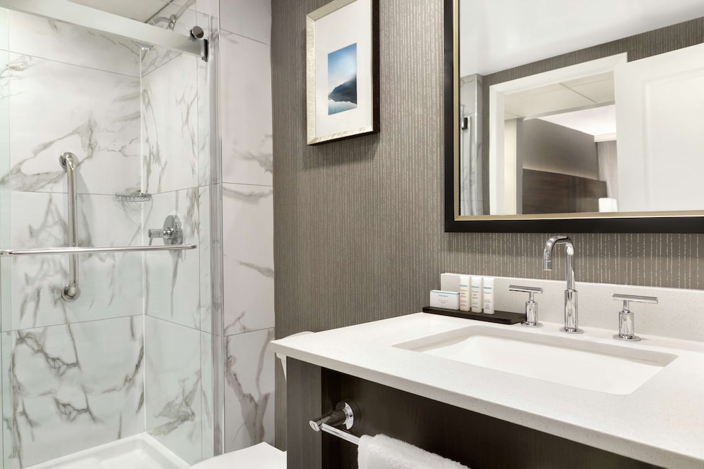 Premium Suite, 1 King Bed - Photo 6