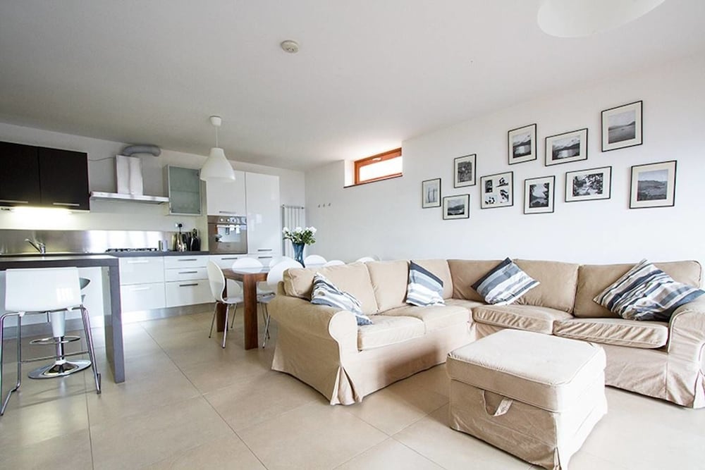 House (3 Bedrooms) photo 2