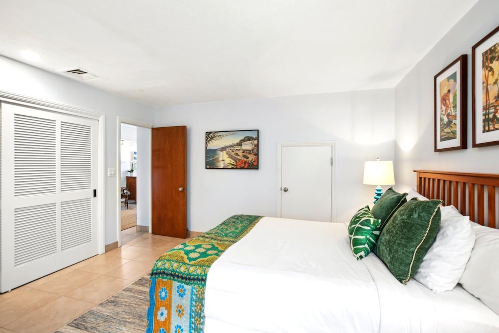 Condo, 2 Bedrooms, Balcony, Partial Ocean View (Kro-K303) photo 1