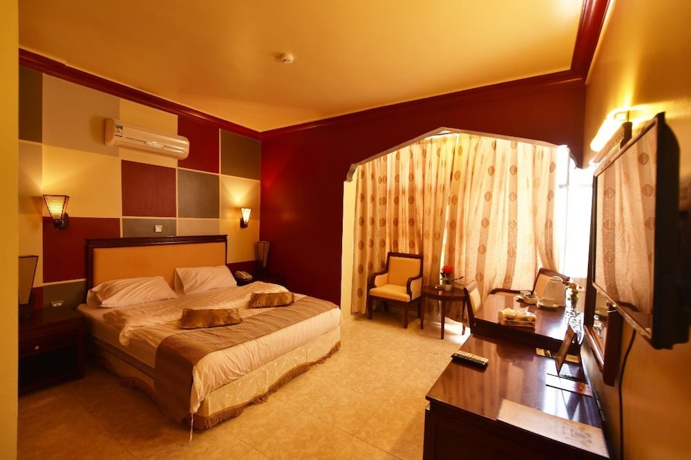 Deluxe Twin Room, Smoking, City View photo 2