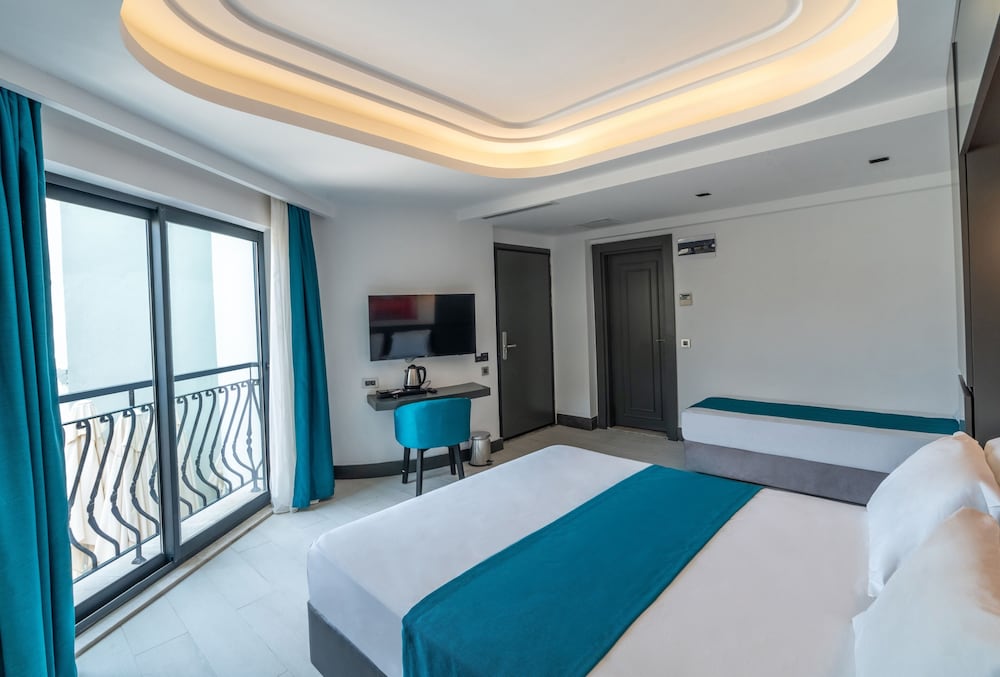 Family Room, Partial Sea View