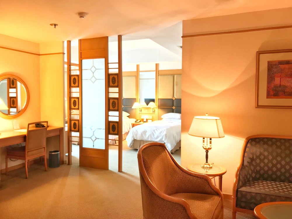 Specialty Suite King photo 2