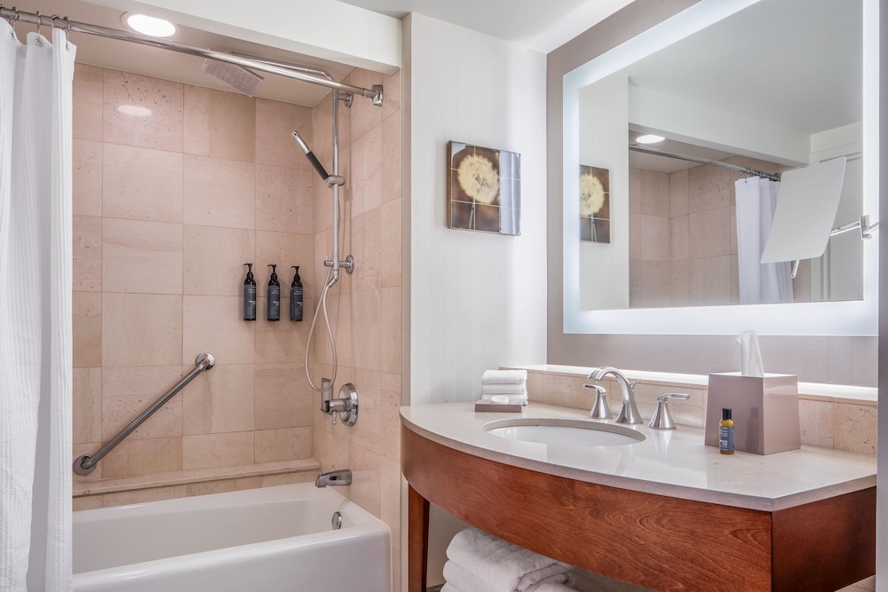 Room, 2 Queen Beds, City View - Photo 4