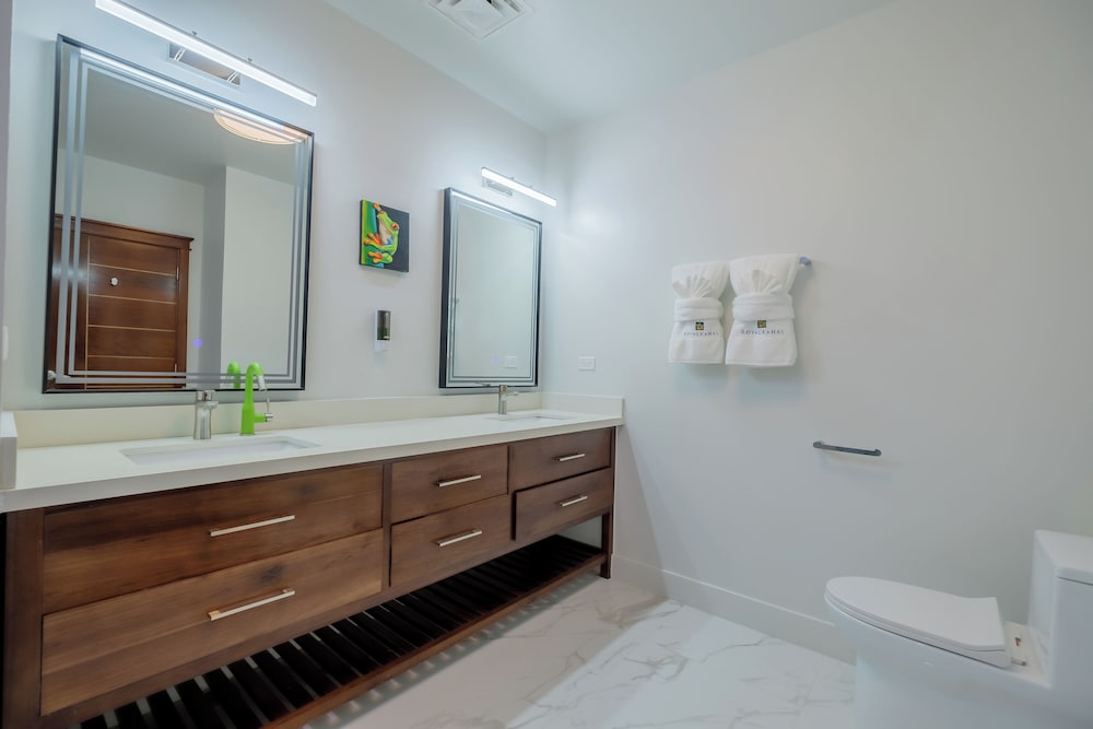 Luxury Condo, 2 Bedrooms, Ocean View photo 3
