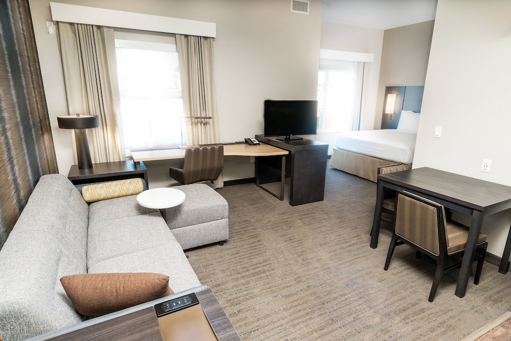 Studio Suite, 1 King Bed with Sofa bed (Mobility Accessible, Roll-in Shower) photo 1