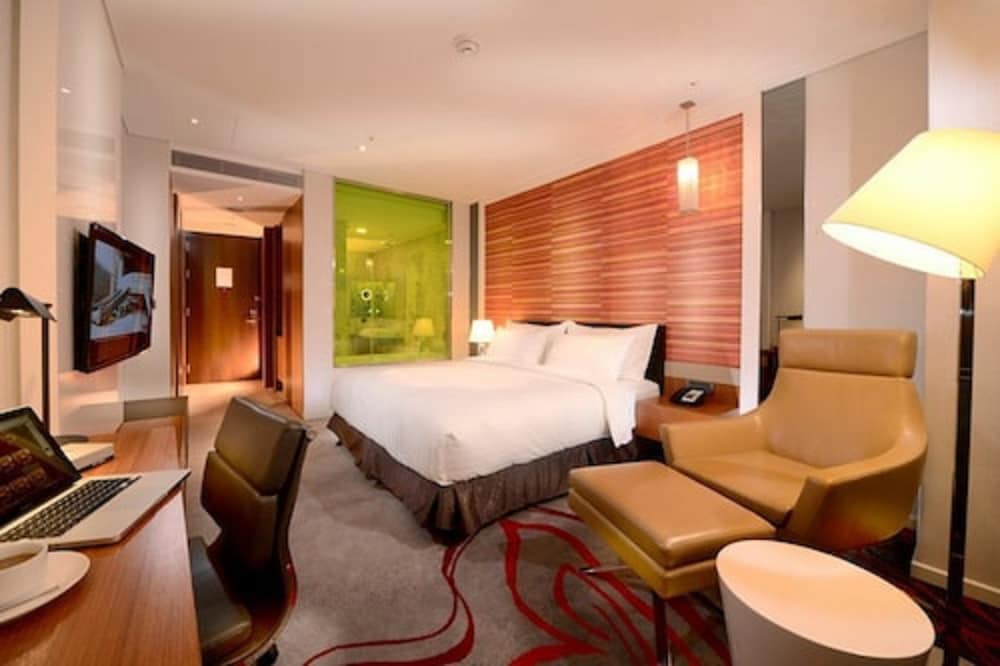 Standard Room, 1 King Bed