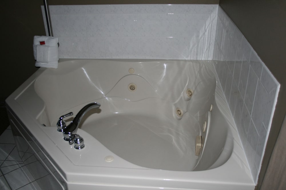 Suite, Jetted Tub (King) - Photo 10