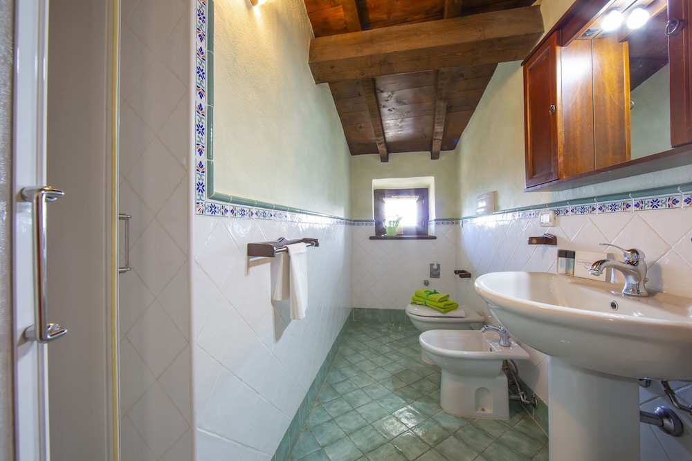 Family Apartment, 2 Bedrooms, Mountainside (Violetta In Hilly Area) photo 3