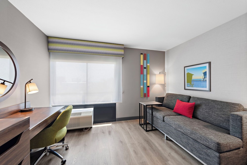 Room, 1 King Bed, Accessible (Mobility, Hearing, Roll-In Shower)