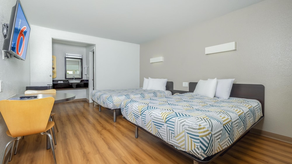 Standard Room, 2 Double Beds, Non Smoking, Refrigerator photo 2