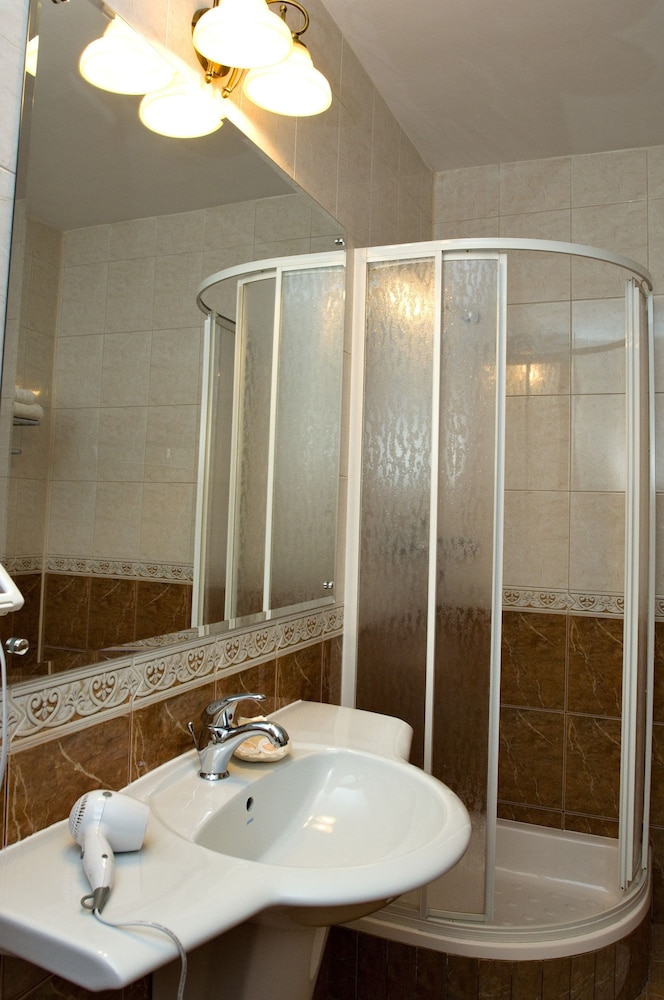 Standard Double Room - Photo 2