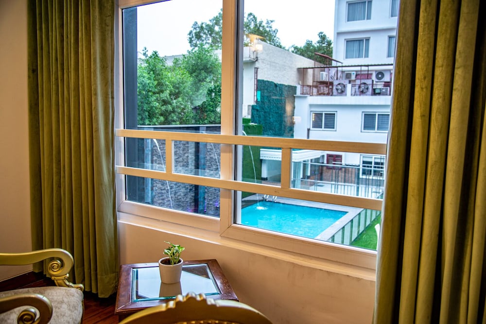 Pool View Executive AC Room - Photo 8