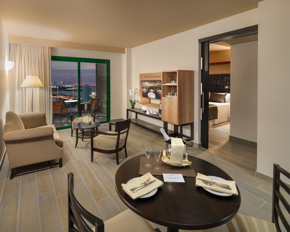 Superior Suite, Sea View (2 adults)