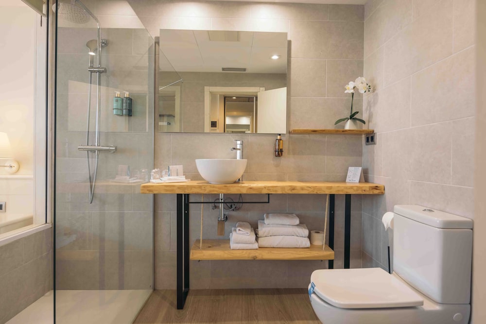 Superior Double Room, Balcony, Canal View - Photo 11