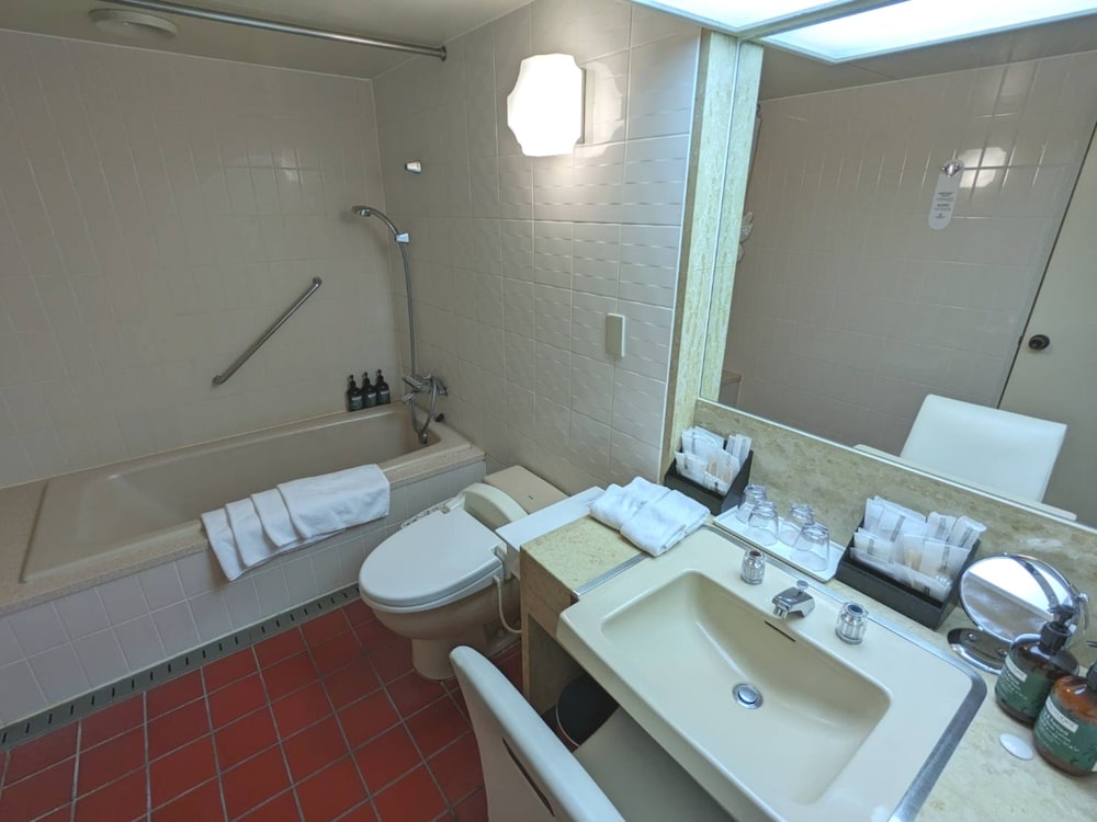 Room, Multiple Beds (High Floor) - Photo 5