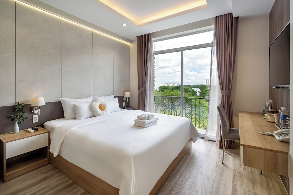 Deluxe Queen Room