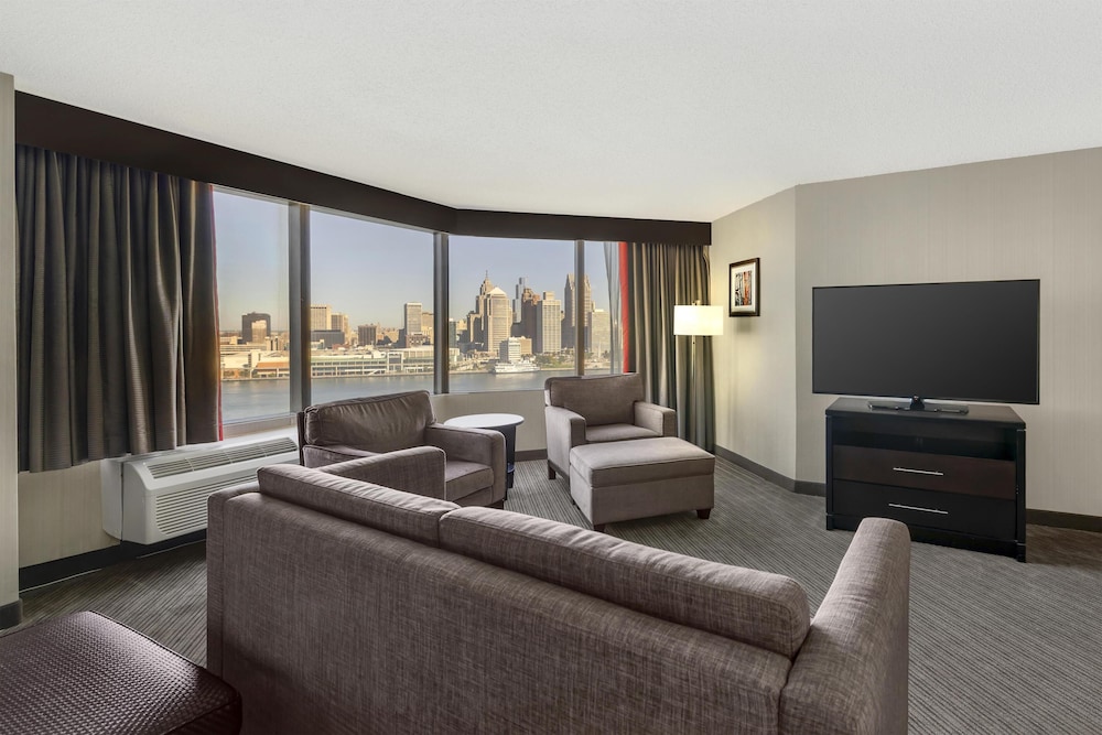 Suite, 1 King Bed, Refrigerator & Microwave, Corner - Photo 1
