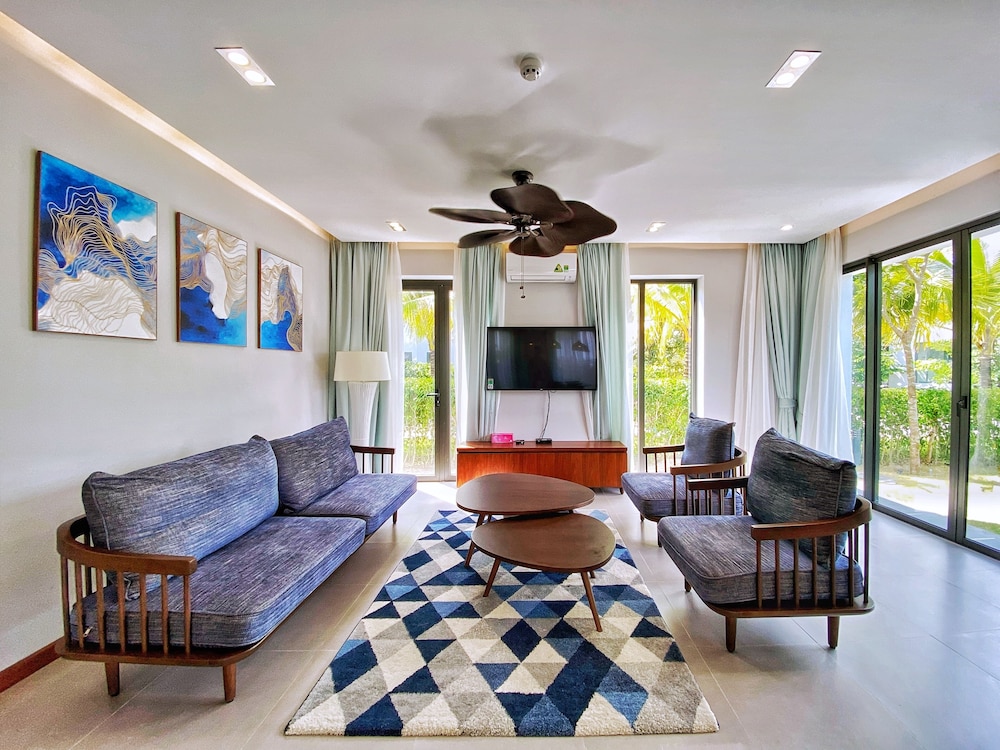 Premier Villa, 3 Bedrooms - Photo 15
