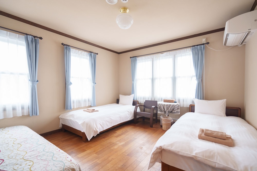 Deluxe Triple Room, Shared Bathroom, Mountain View photo 2