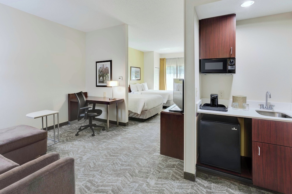 Suite, 2 Double Beds - Photo 2