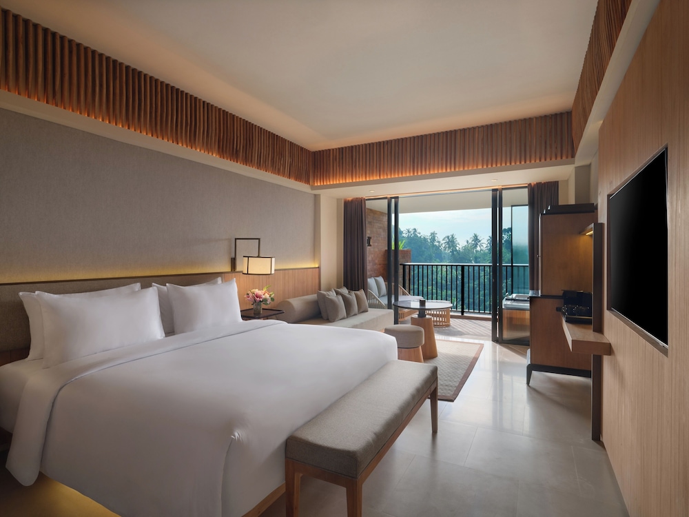 Deluxe room, balcony and forest view - 1 king bed