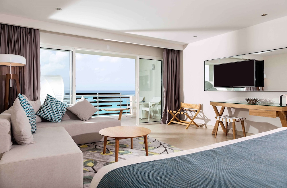 Suite, 1 King Bed, Ocean View (roof Top Butler Suite)