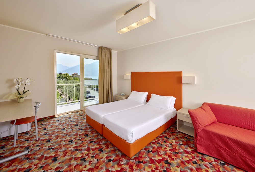 Superior Room, Lake View photo 3