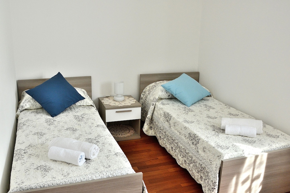 Apartment, 2 Bedrooms, Pool Access photo 2
