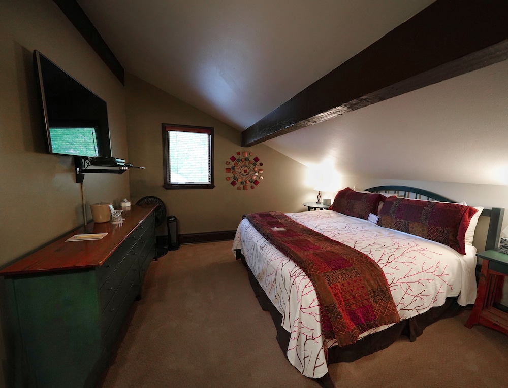 Premium Suite, 2 Bedrooms, Refrigerator, Garden Area